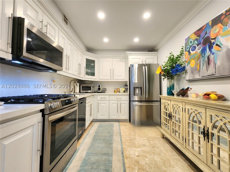 Apartment for rent at Parker Plaza Estates 923