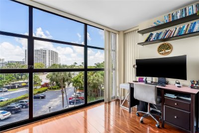 Comprar apartamento en Towers of Oceanview South 505