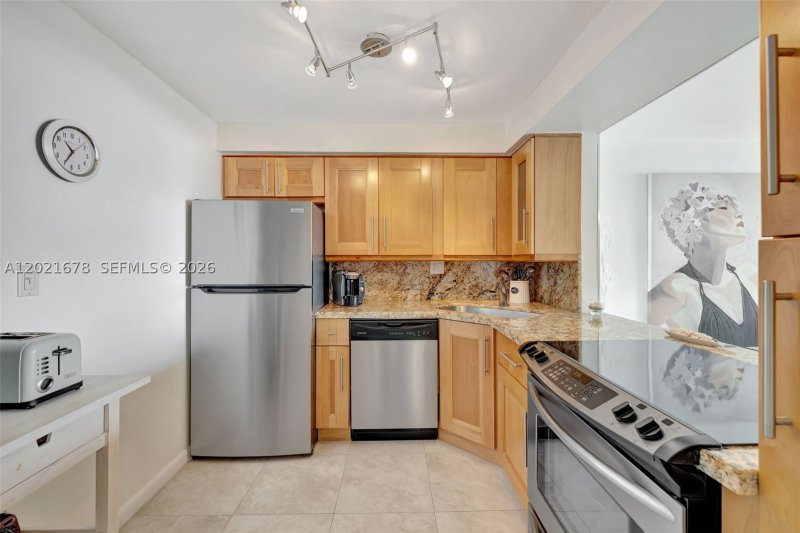 Condo for sale at Trafalgar Towers 1001