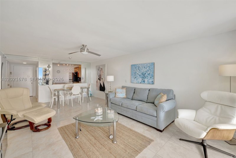 Condo for sale at Trafalgar Towers 1001