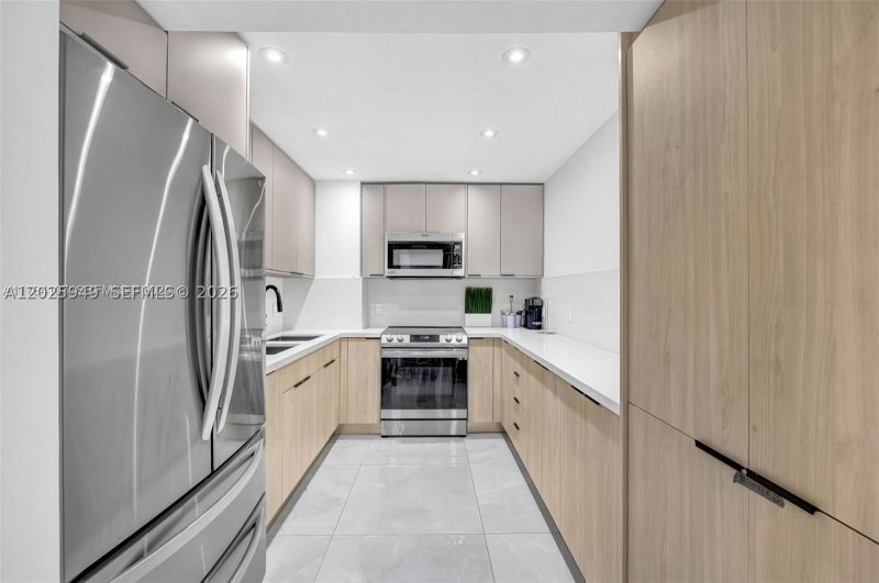 Condo for sale at Arlen House 503