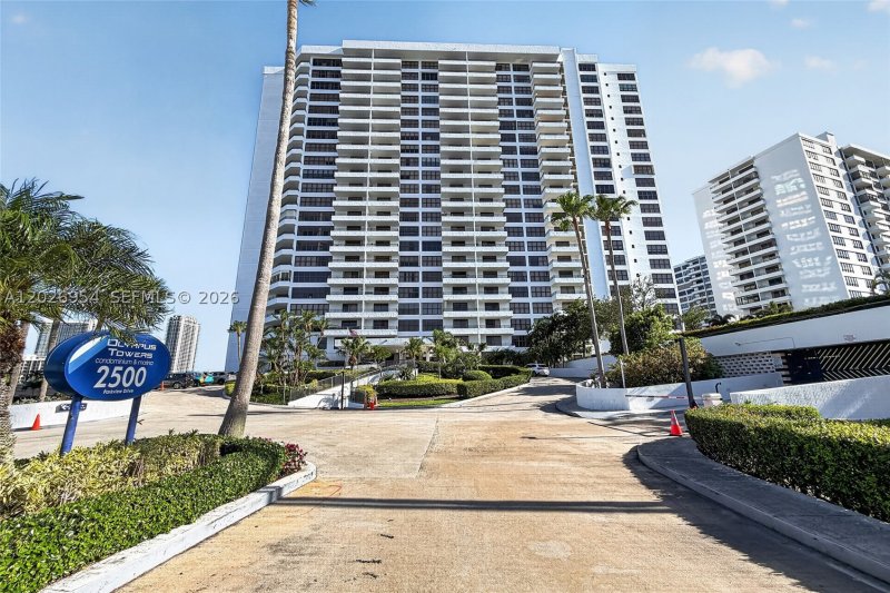 Condo for sale at Olympus Condo 1717