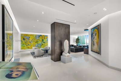 Comprar apartamento no Oceana Key Biscayne LPH2N