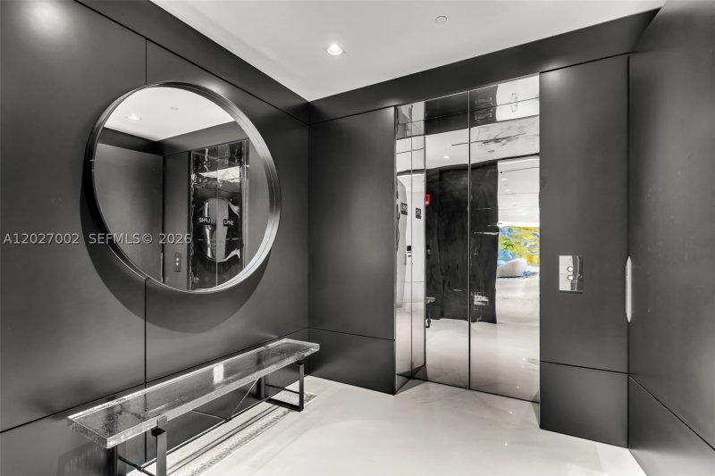 Comprar apartamento no Oceana Key Biscayne LPH2N