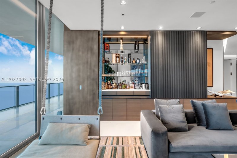 Comprar apartamento no Oceana Key Biscayne LPH2N
