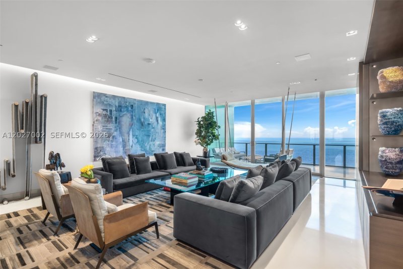Comprar apartamento no Oceana Key Biscayne LPH2N