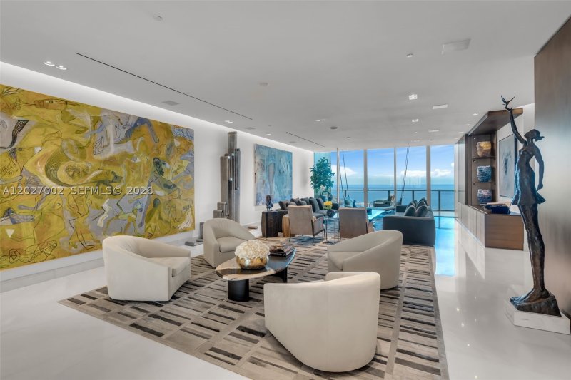 Comprar apartamento no Oceana Key Biscayne LPH2N