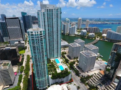 Aluguel de apartamento no The Plaza Tower I 1911