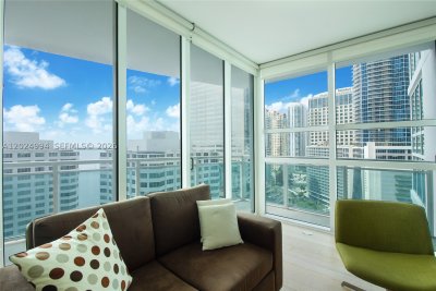 Aluguel de apartamento no The Plaza Tower I 1911