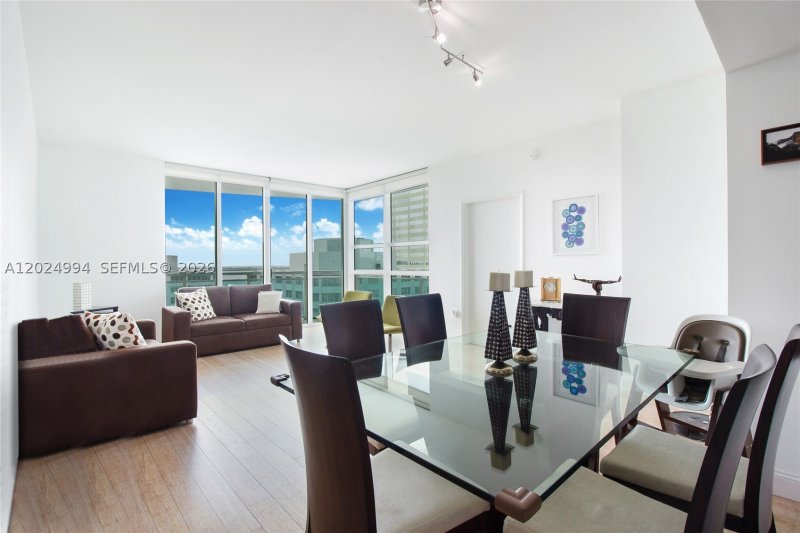 Apartment for rent at The Plaza Tower I 1911
