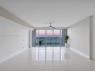Aluguel de apartamento no Cielo On The Bay Unit 1202