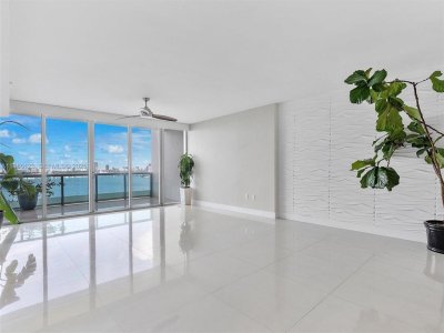Aluguel de apartamento no Cielo On The Bay Unit 1202