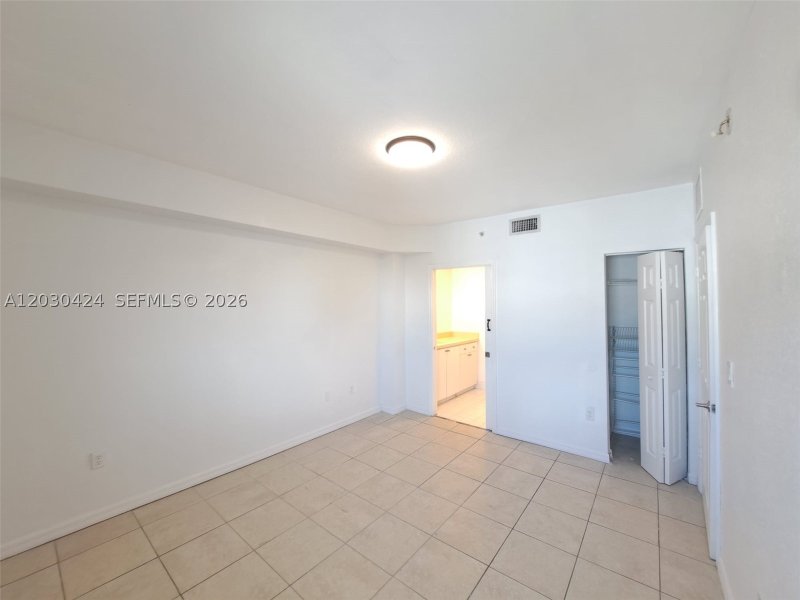 Apartment for rent at Season One Brickell 903