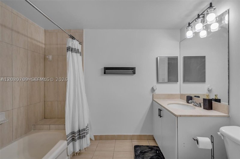 Condo for sale at Opera Tower 1204