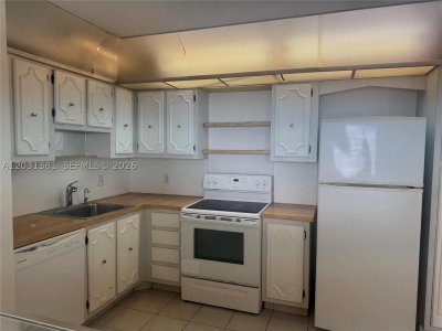 Aluguel de apartamento no Admirals Port Condos 2004E