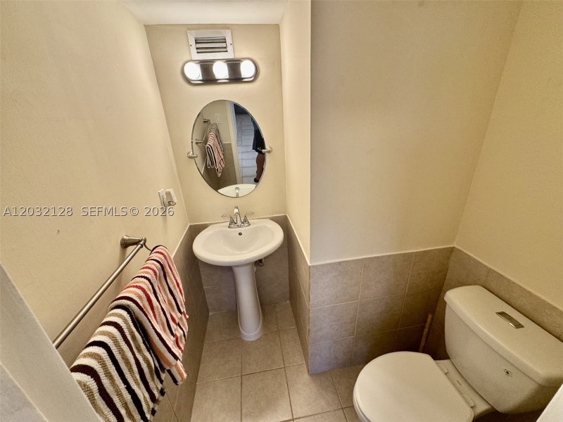 Condo for sale at Bayview Towers A1410