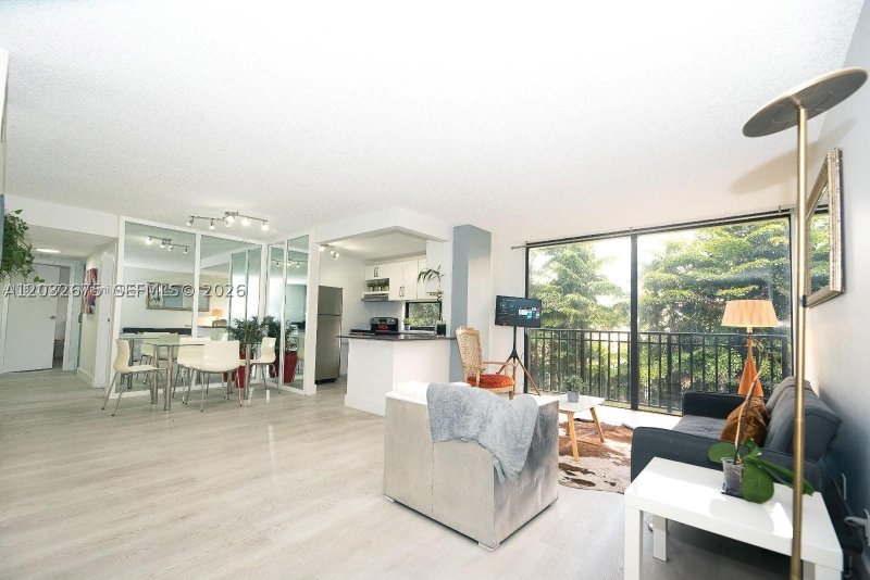 Apartment for rent at Plaza of the Americas 207