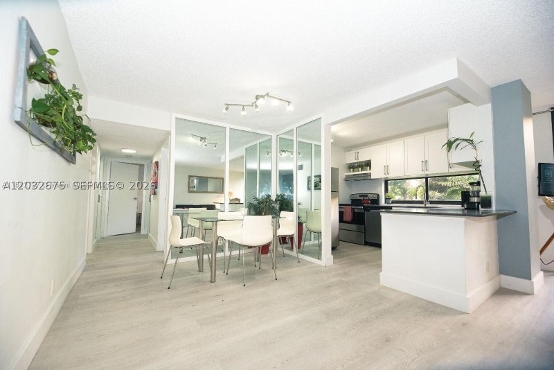 Apartment for rent at Plaza of the Americas 207