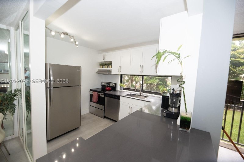 Apartment for rent at Plaza of the Americas 207