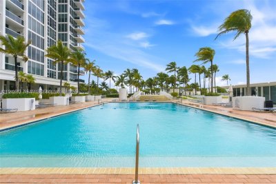 Harbour House Apt #718