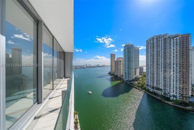 Comprar apartamento no Aston Martin Residences 1904C