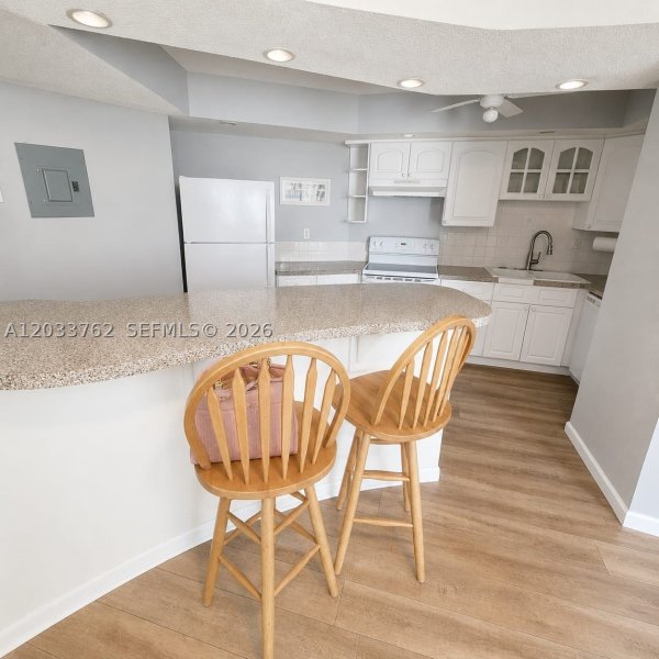 Condo for sale at Oceanview Park 512