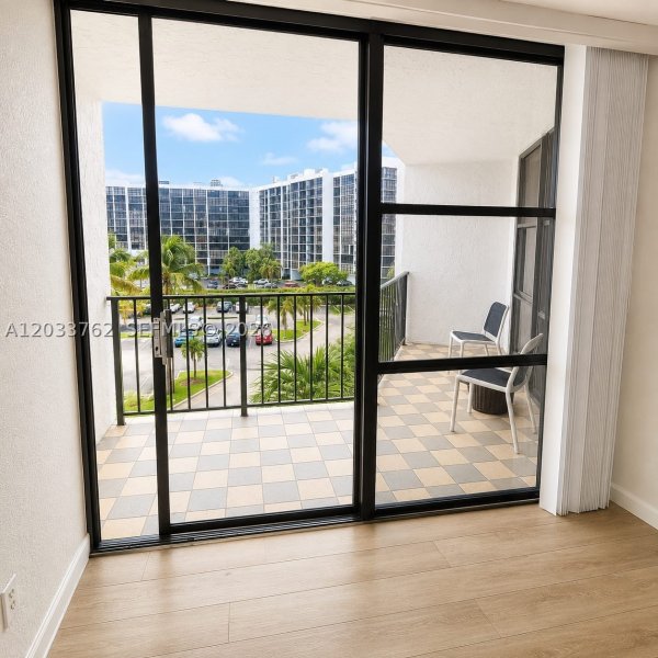 Condo for sale at Oceanview Park 512