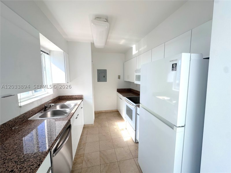 Condo for sale at Grandview 906