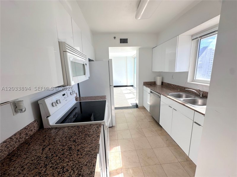 Condo for sale at Grandview 906