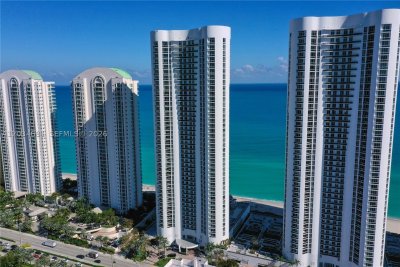 Aluguel de apartamento no Trump Tower One 4107