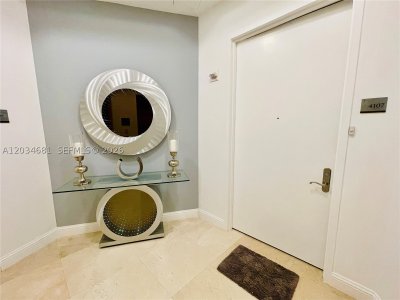 Aluguel de apartamento no Trump Tower One 4107