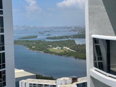 Aluguel de apartamento no Trump Tower One 4107