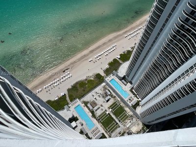 Aluguel de apartamento no Trump Tower One 4107