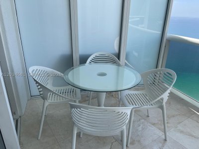 Aluguel de apartamento no Trump Tower One 4107