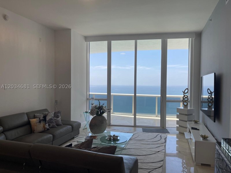 Alquiler de apartamento en Trump Tower One 4107