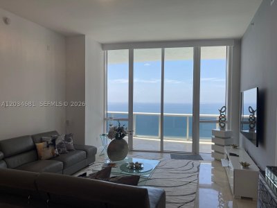 Aluguel de apartamento no Trump Tower One 4107