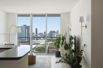 Comprar apartamento no One Miami East Tower 4022