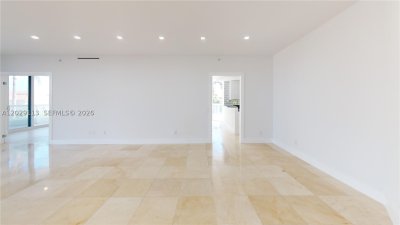 Comprar apartamento no Atlantic Three at The Point 305