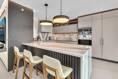 Comprar apartamento no Bristol Tower 1002