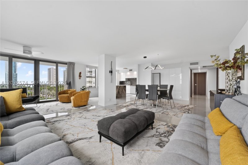 Condo for sale at Winston Towers 818