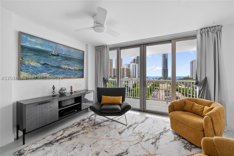 Condo for sale at Winston Towers 818