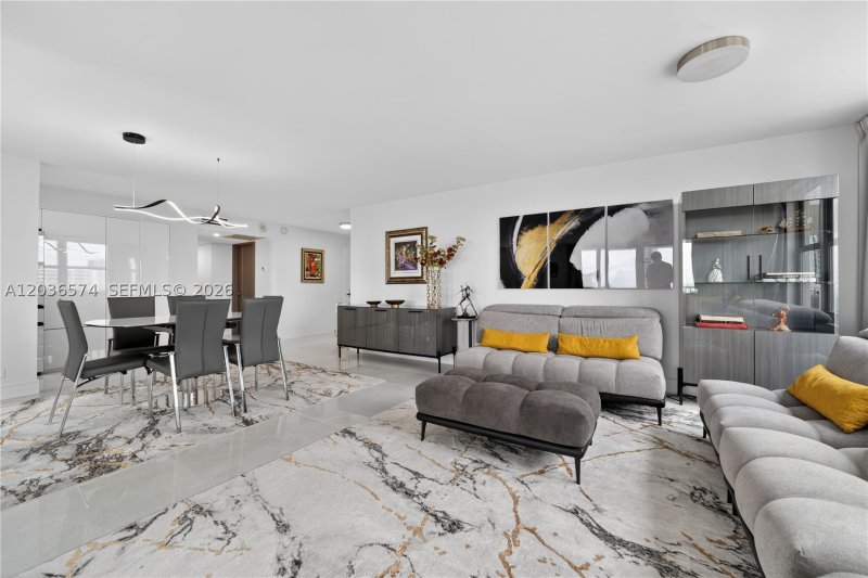 Condo for sale at Winston Towers 818