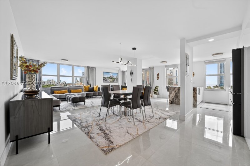 Condo for sale at Winston Towers 818