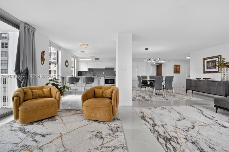 Condo for sale at Winston Towers 818