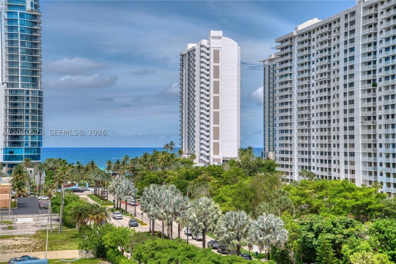 Condo for sale at Winston Towers 818