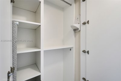 Comprar apartamento no Aventura Beach Club 827