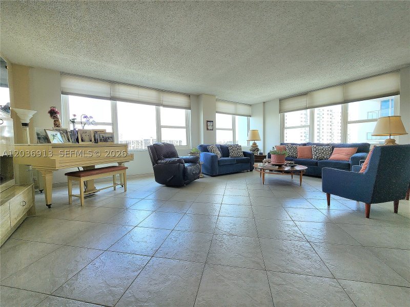 Condo for sale at Alexander Towers 705