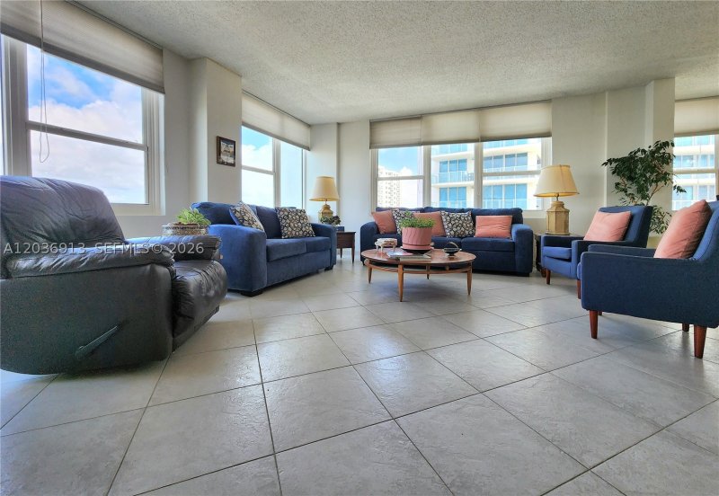 Condo for sale at Alexander Towers 705