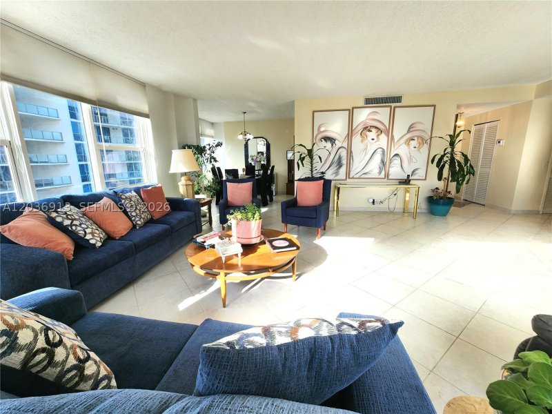 Condo for sale at Alexander Towers 705