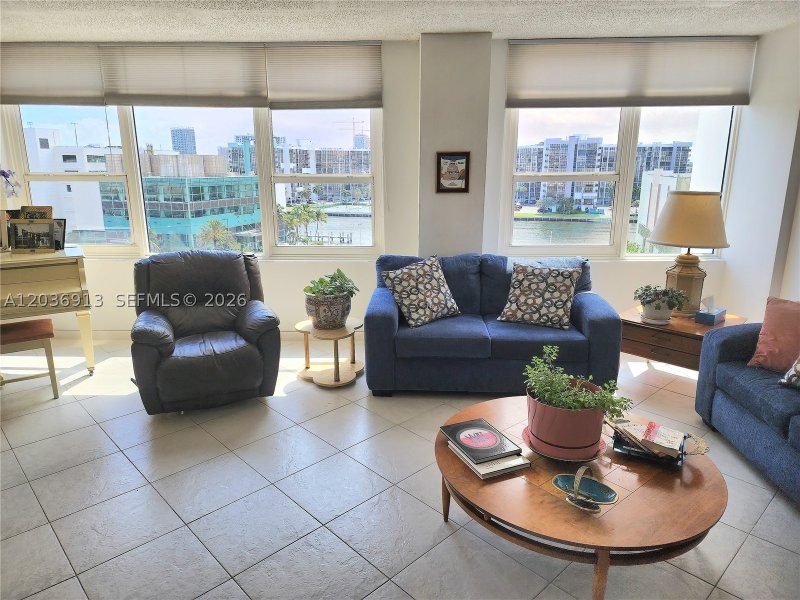 Condo for sale at Alexander Towers 705
